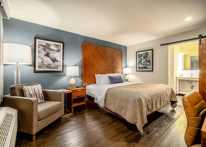 818 Hotel + Pool, an Ascend Hotel Collection Member