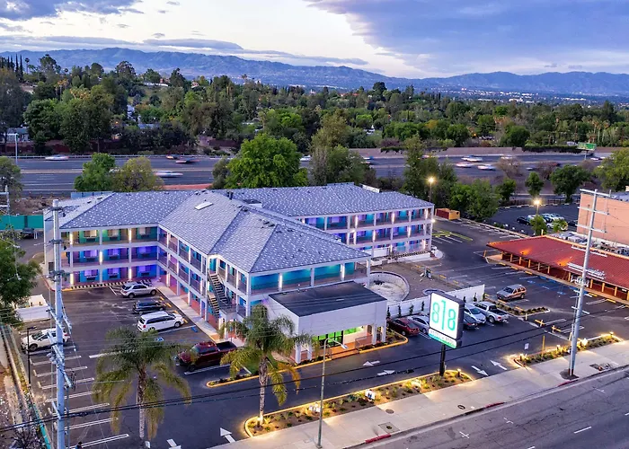 818 Hotel + Pool, an Ascend Hotel Collection Member
