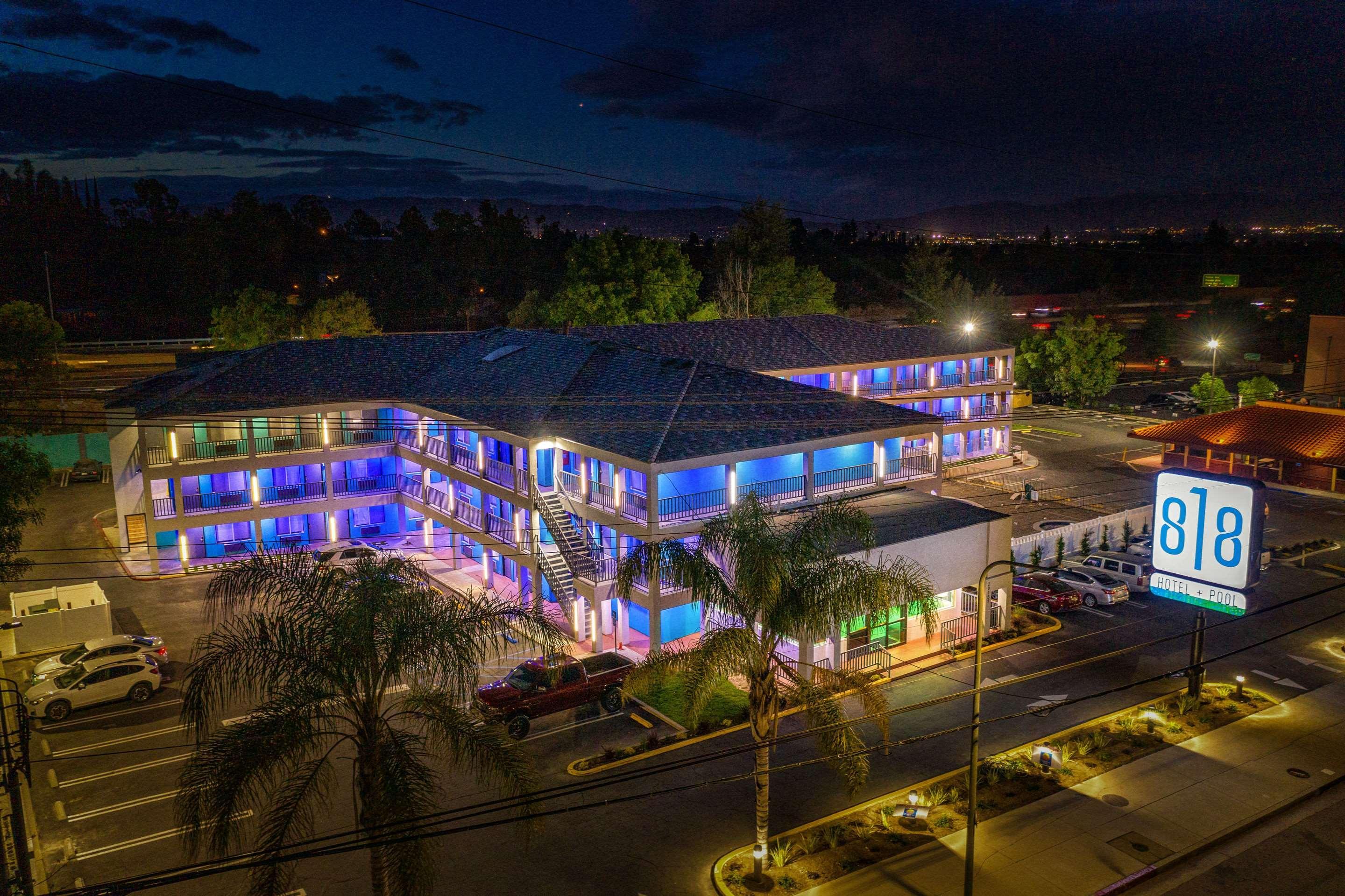 818 + Pool, Ascend Collection By Choice Hotel
